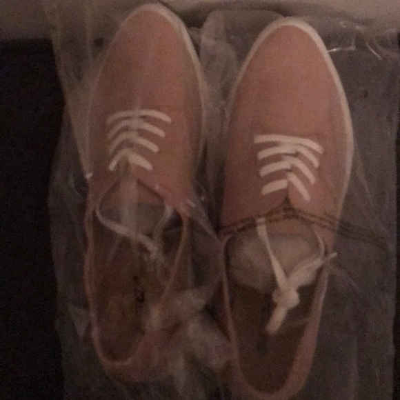 Pink suede shoes - Picture 2 of 3